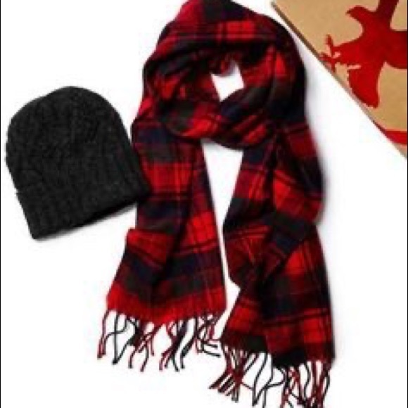 American Eagle plaid scarf